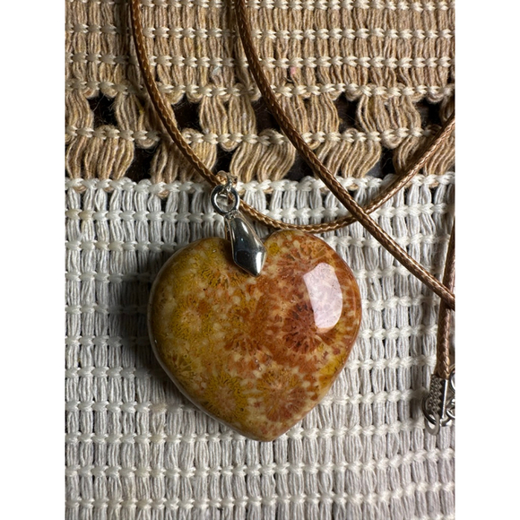 Heart Shaped Coral Agate Pendant Necklace - Picture 4 of 8